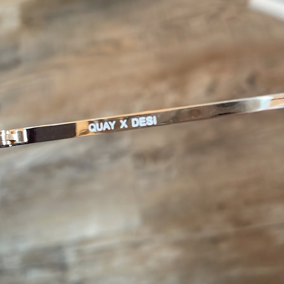 Gold High Key Quay x Desi Perkins aviator sunglasses - Picture 8 of 15